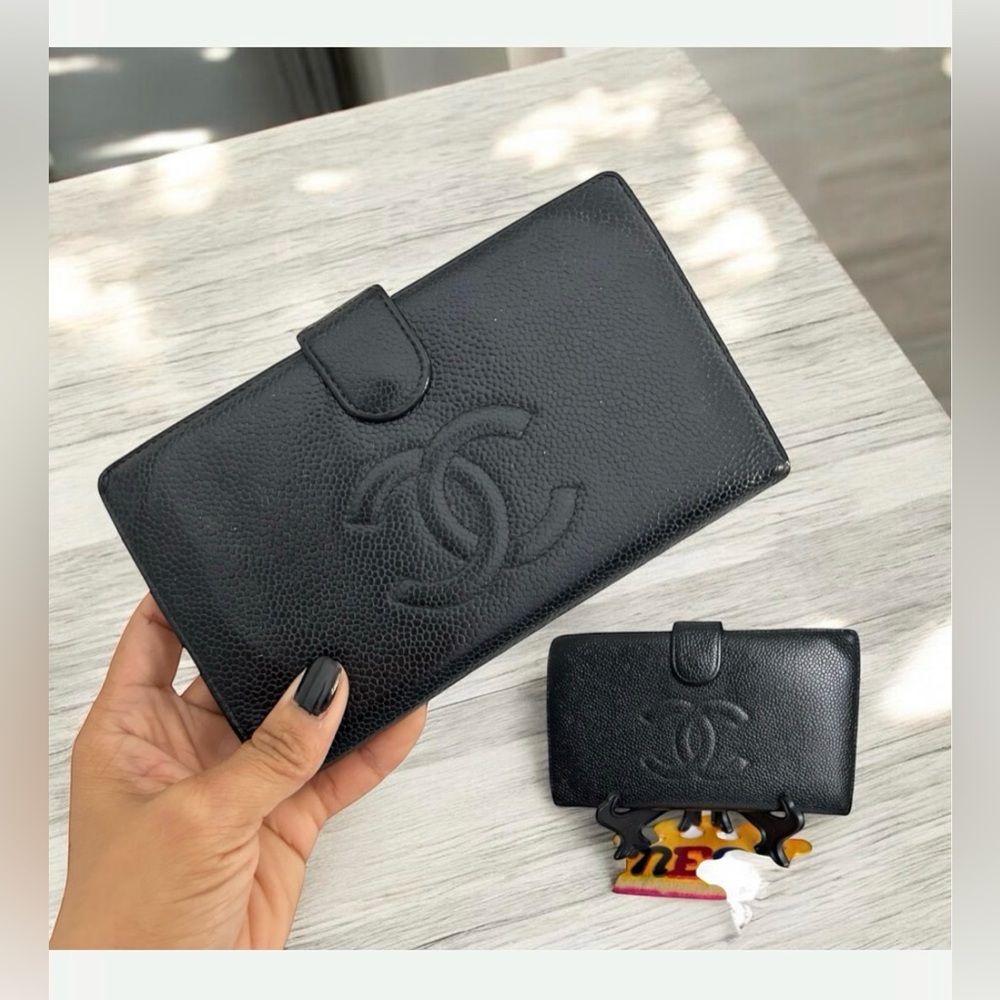 Vintage CHANEL CC  Caviar Skin Leather Bifold Long Wallet Black Authentic